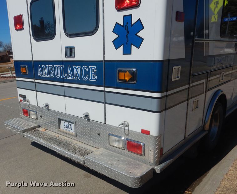 image for item DJ1279 1998 Ford Econoline E450 Super Duty  ambulance