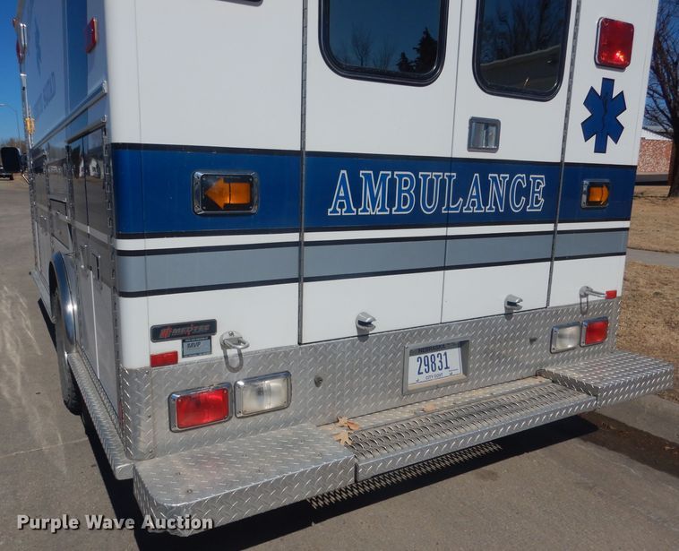 image for item DJ1279 1998 Ford Econoline E450 Super Duty  ambulance