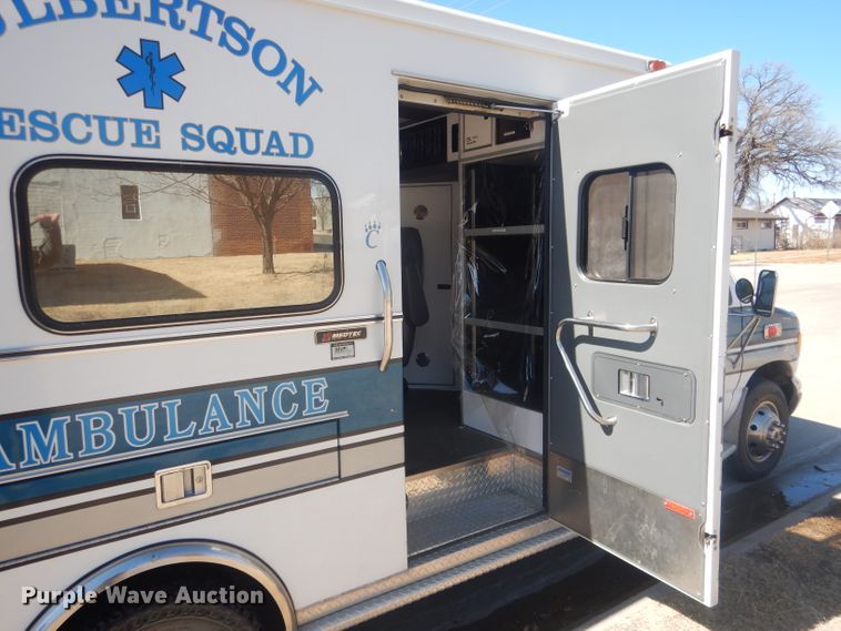 image for item DJ1279 1998 Ford Econoline E450 Super Duty  ambulance