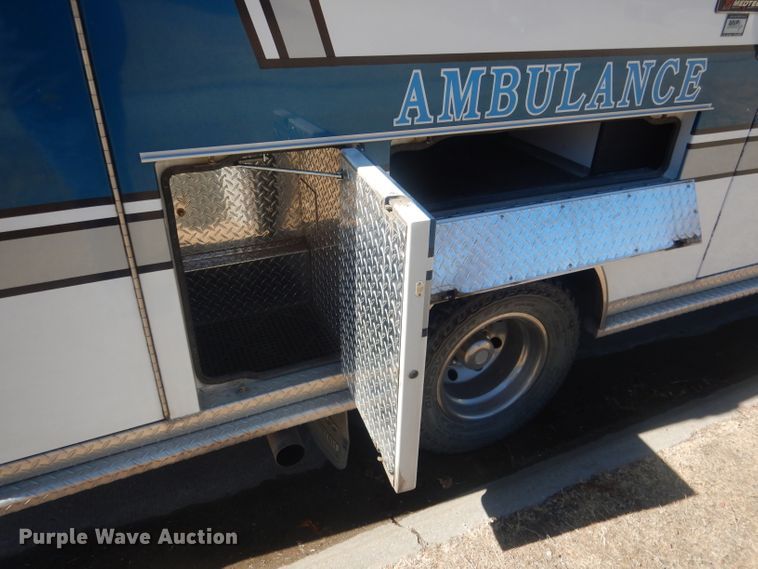 image for item DJ1279 1998 Ford Econoline E450 Super Duty  ambulance