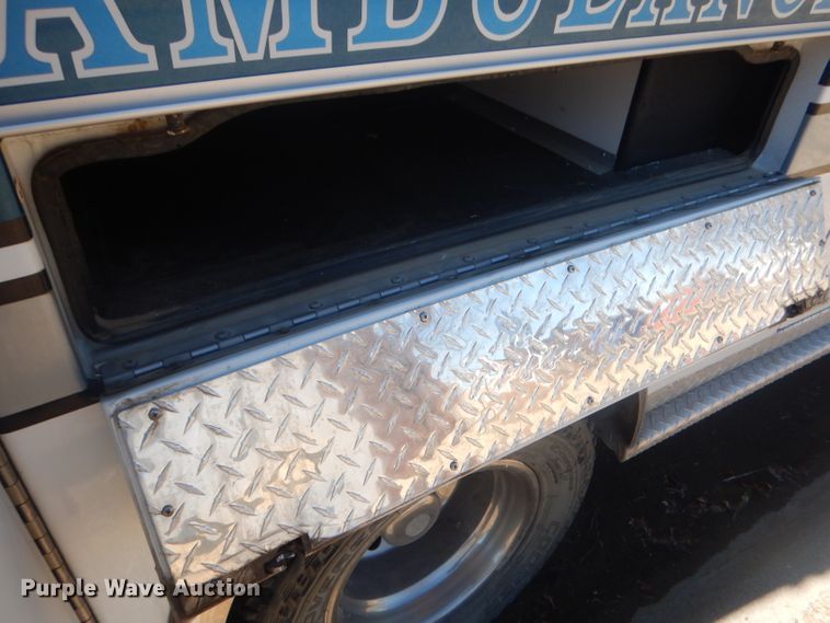 image for item DJ1279 1998 Ford Econoline E450 Super Duty  ambulance