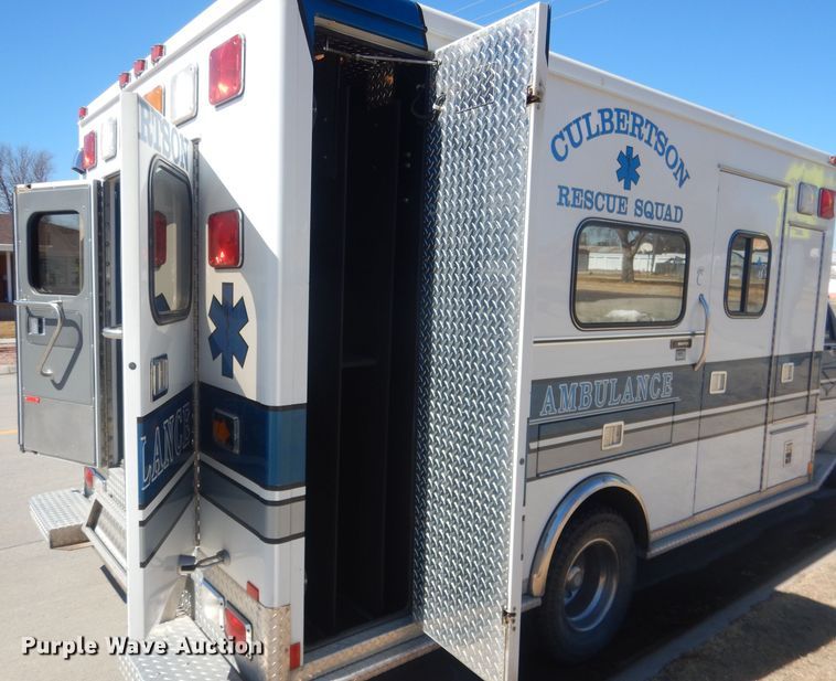 image for item DJ1279 1998 Ford Econoline E450 Super Duty  ambulance