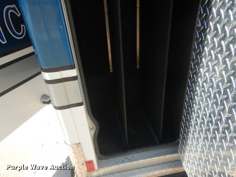 image for item DJ1279 1998 Ford Econoline E450 Super Duty  ambulance