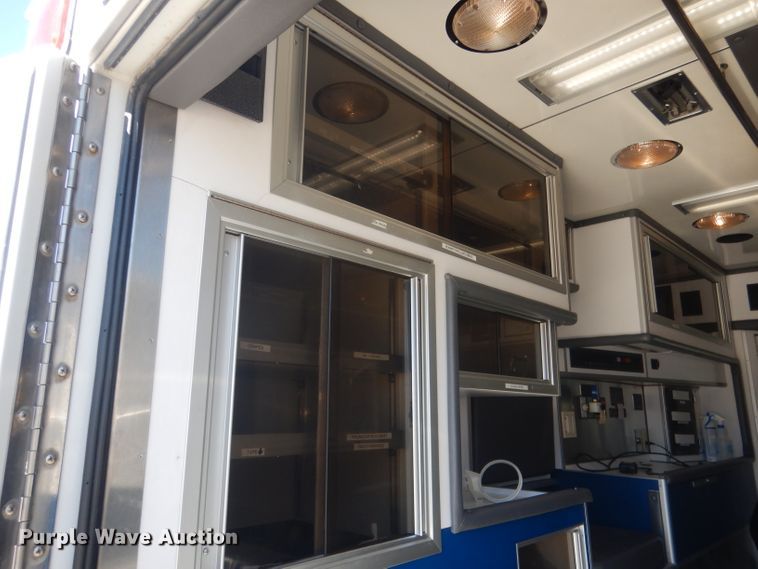 image for item DJ1279 1998 Ford Econoline E450 Super Duty  ambulance