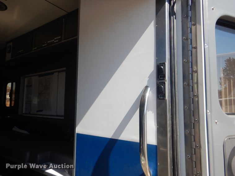 image for item DJ1279 1998 Ford Econoline E450 Super Duty  ambulance