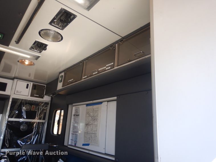 image for item DJ1279 1998 Ford Econoline E450 Super Duty  ambulance