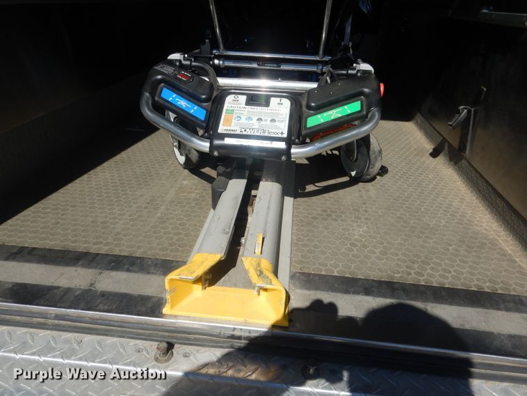 image for item DJ1279 1998 Ford Econoline E450 Super Duty  ambulance