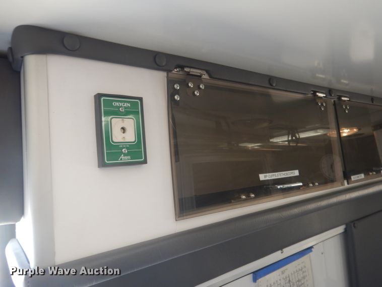 image for item DJ1279 1998 Ford Econoline E450 Super Duty  ambulance