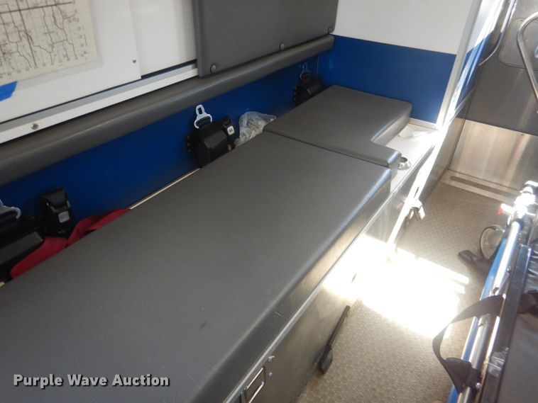 image for item DJ1279 1998 Ford Econoline E450 Super Duty  ambulance