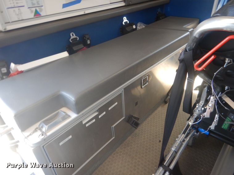 image for item DJ1279 1998 Ford Econoline E450 Super Duty  ambulance