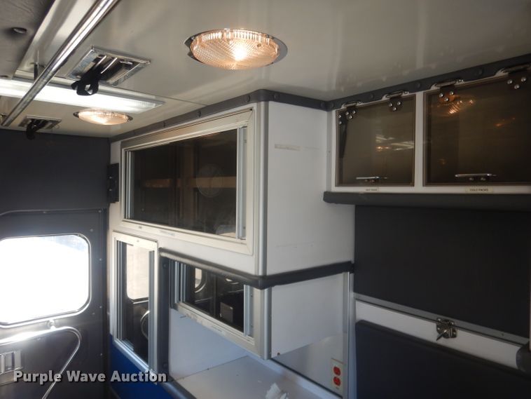 image for item DJ1279 1998 Ford Econoline E450 Super Duty  ambulance