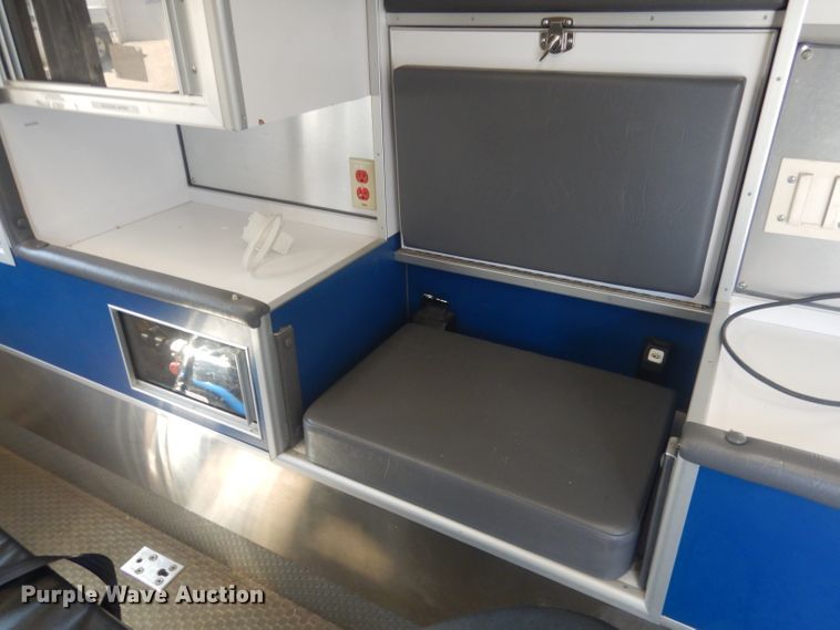 image for item DJ1279 1998 Ford Econoline E450 Super Duty  ambulance