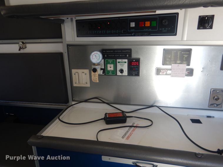 image for item DJ1279 1998 Ford Econoline E450 Super Duty  ambulance