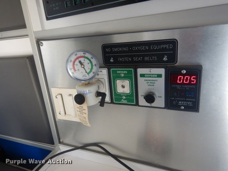 image for item DJ1279 1998 Ford Econoline E450 Super Duty  ambulance