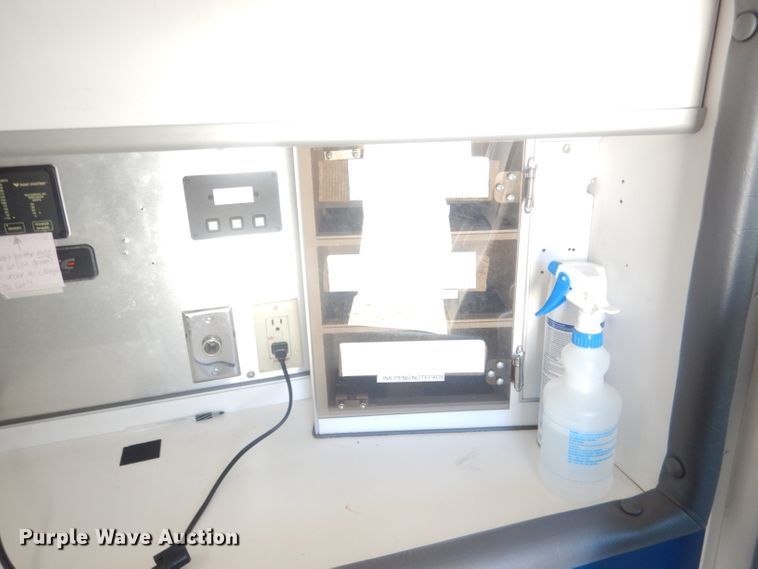 image for item DJ1279 1998 Ford Econoline E450 Super Duty  ambulance