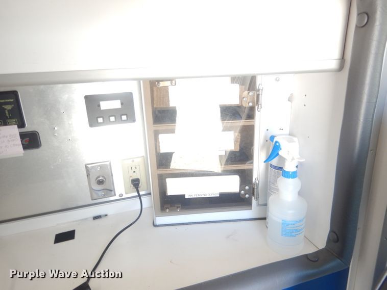 image for item DJ1279 1998 Ford Econoline E450 Super Duty  ambulance