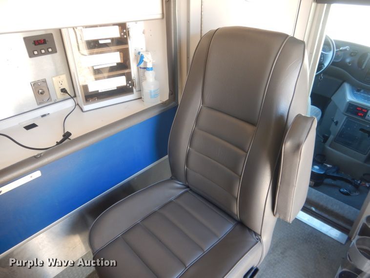 image for item DJ1279 1998 Ford Econoline E450 Super Duty  ambulance