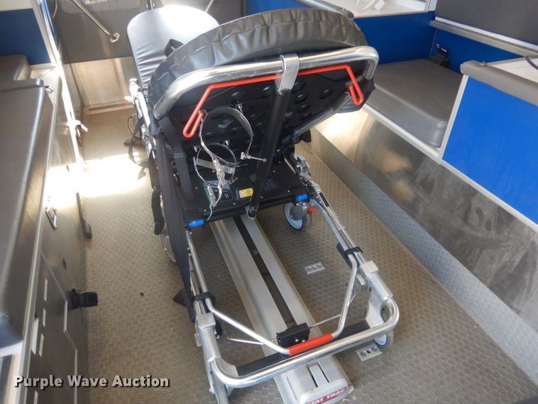 image for item DJ1279 1998 Ford Econoline E450 Super Duty  ambulance