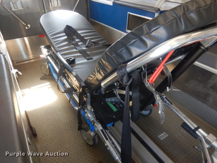 image for item DJ1279 1998 Ford Econoline E450 Super Duty  ambulance