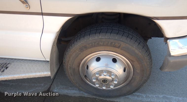 image for item DJ1279 1998 Ford Econoline E450 Super Duty  ambulance