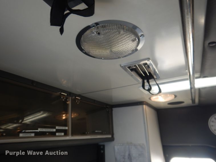 image for item DJ1279 1998 Ford Econoline E450 Super Duty  ambulance