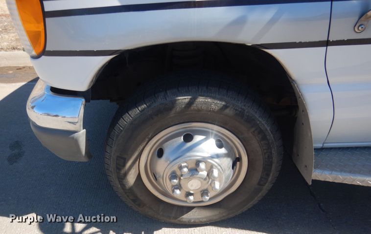 image for item DJ1279 1998 Ford Econoline E450 Super Duty  ambulance