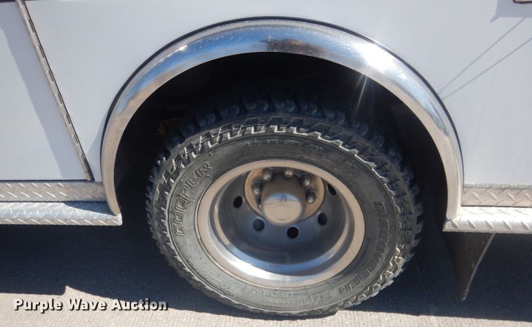 image for item DJ1279 1998 Ford Econoline E450 Super Duty  ambulance