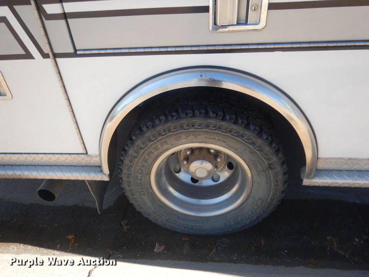 image for item DJ1279 1998 Ford Econoline E450 Super Duty  ambulance