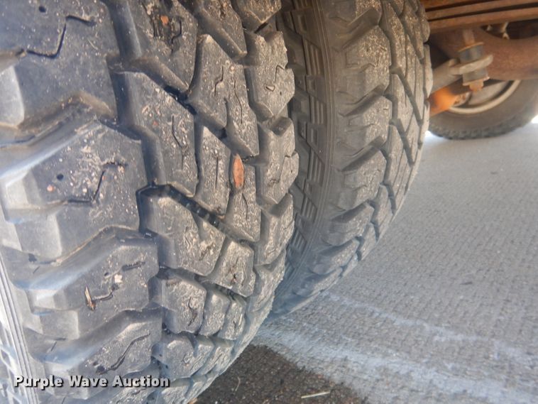 image for item DJ1279 1998 Ford Econoline E450 Super Duty  ambulance