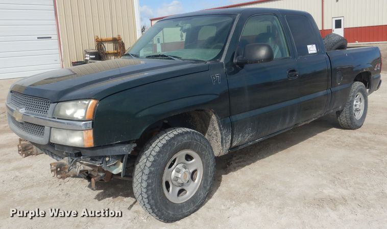 image for item DJ1283 2004 Chevrolet Silverado 1500  Ext. Cab pickup truck