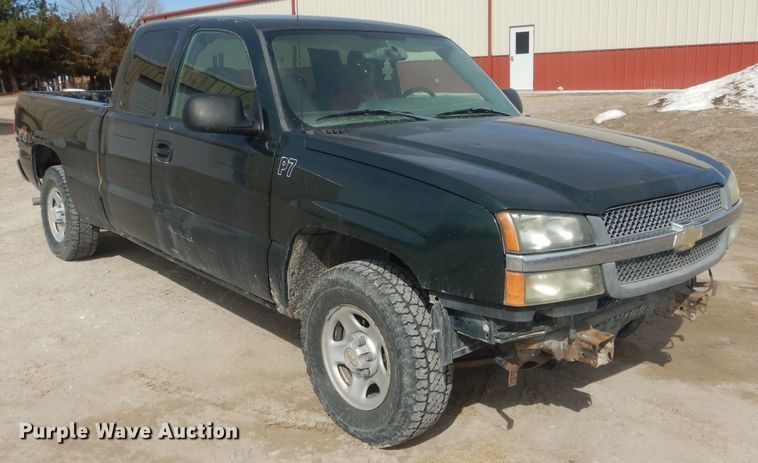 image for item DJ1283 2004 Chevrolet Silverado 1500  Ext. Cab pickup truck