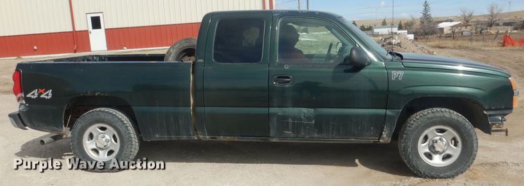 image for item DJ1283 2004 Chevrolet Silverado 1500  Ext. Cab pickup truck