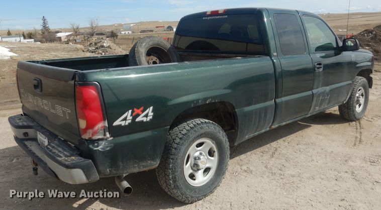 image for item DJ1283 2004 Chevrolet Silverado 1500  Ext. Cab pickup truck