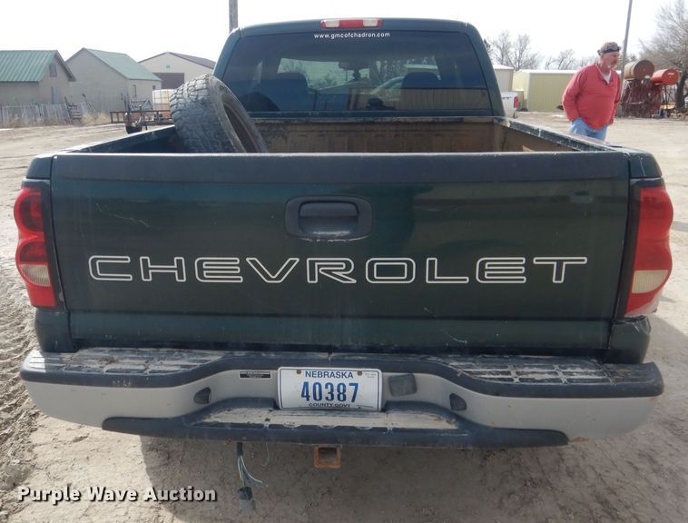 image for item DJ1283 2004 Chevrolet Silverado 1500  Ext. Cab pickup truck