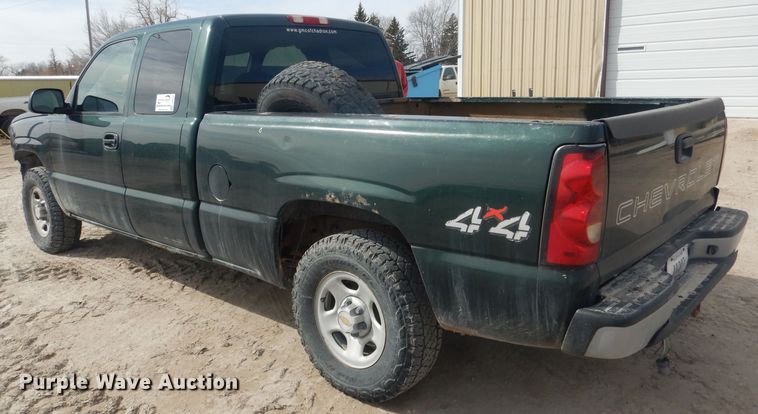 image for item DJ1283 2004 Chevrolet Silverado 1500  Ext. Cab pickup truck