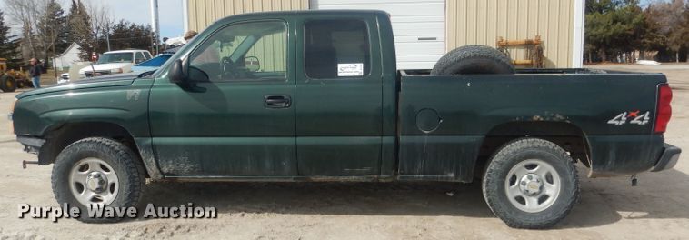 image for item DJ1283 2004 Chevrolet Silverado 1500  Ext. Cab pickup truck