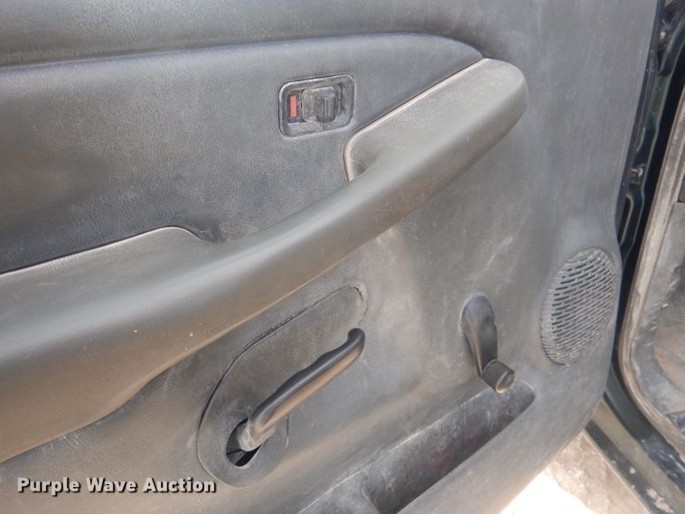 image for item DJ1283 2004 Chevrolet Silverado 1500  Ext. Cab pickup truck