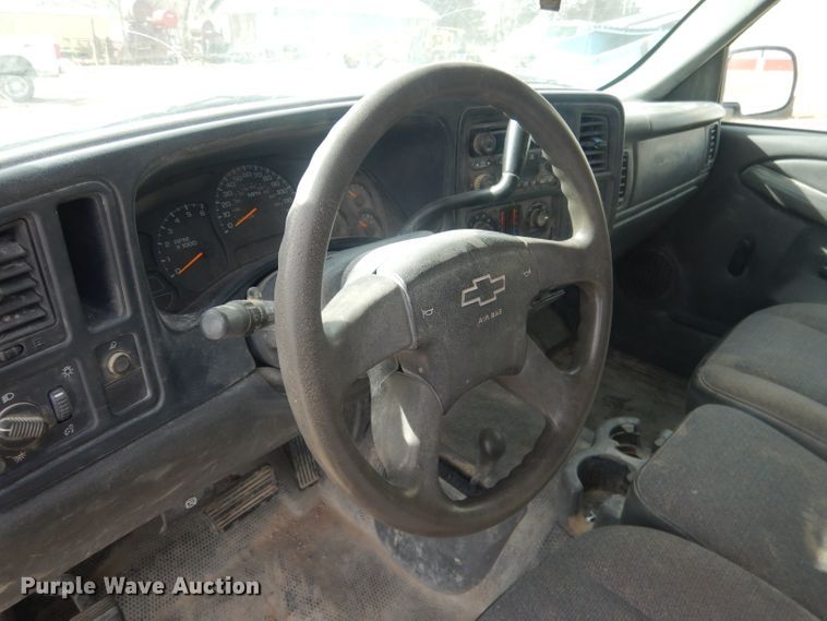 image for item DJ1283 2004 Chevrolet Silverado 1500  Ext. Cab pickup truck