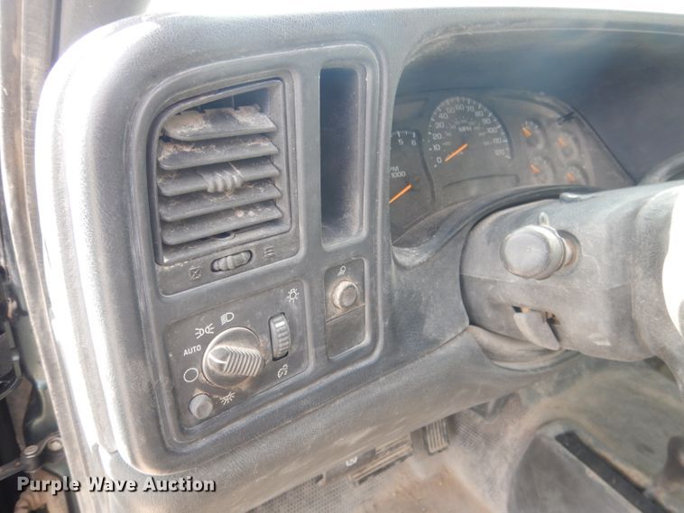 image for item DJ1283 2004 Chevrolet Silverado 1500  Ext. Cab pickup truck