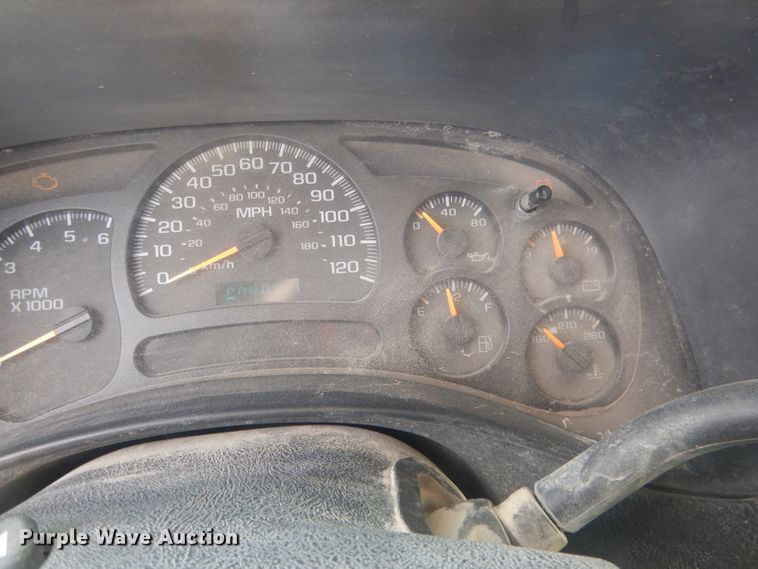 image for item DJ1283 2004 Chevrolet Silverado 1500  Ext. Cab pickup truck