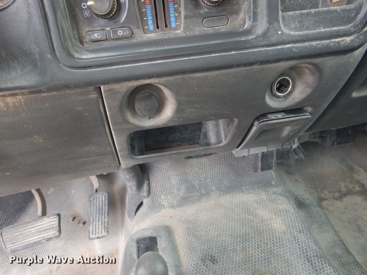 image for item DJ1283 2004 Chevrolet Silverado 1500  Ext. Cab pickup truck