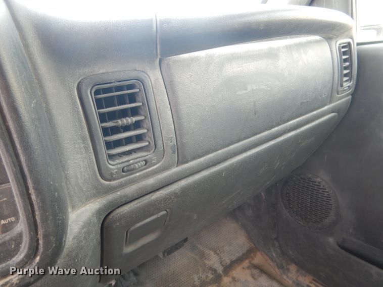 image for item DJ1283 2004 Chevrolet Silverado 1500  Ext. Cab pickup truck