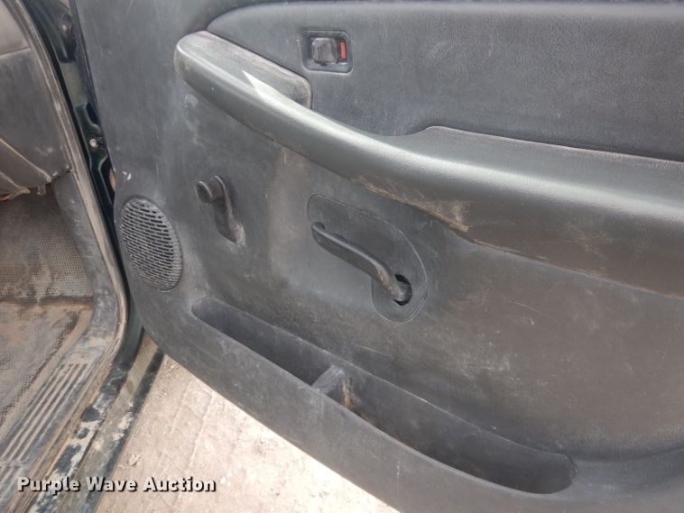 image for item DJ1283 2004 Chevrolet Silverado 1500  Ext. Cab pickup truck