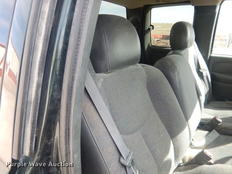 image for item DJ1283 2004 Chevrolet Silverado 1500  Ext. Cab pickup truck