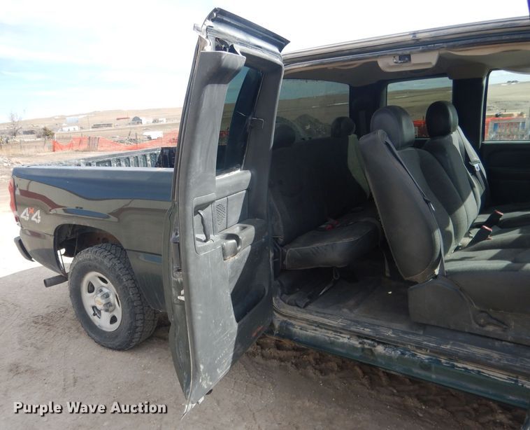 image for item DJ1283 2004 Chevrolet Silverado 1500  Ext. Cab pickup truck