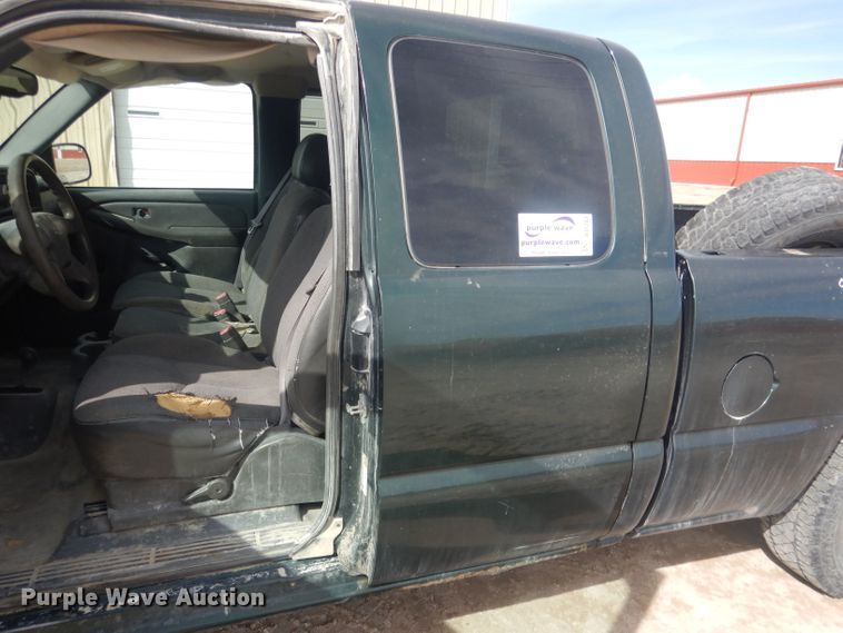 image for item DJ1283 2004 Chevrolet Silverado 1500  Ext. Cab pickup truck