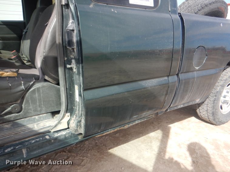 image for item DJ1283 2004 Chevrolet Silverado 1500  Ext. Cab pickup truck