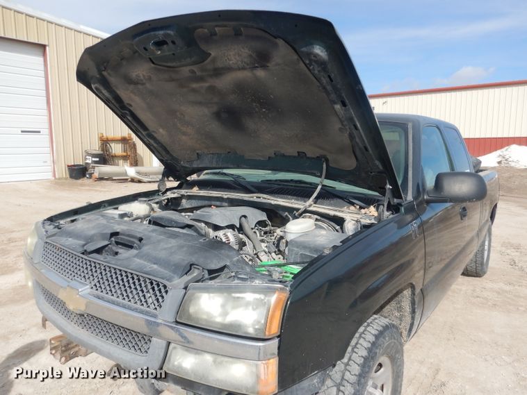 image for item DJ1283 2004 Chevrolet Silverado 1500  Ext. Cab pickup truck