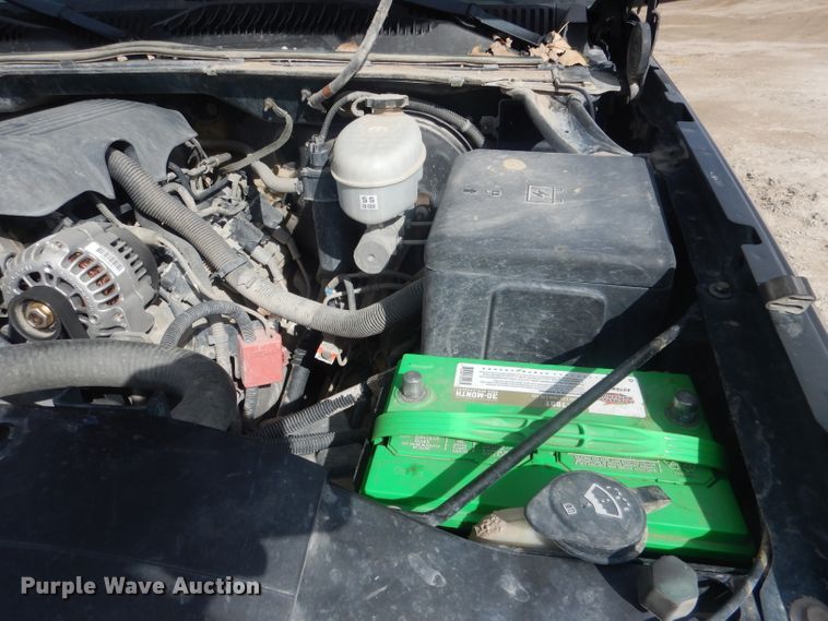 image for item DJ1283 2004 Chevrolet Silverado 1500  Ext. Cab pickup truck