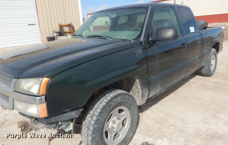 image for item DJ1283 2004 Chevrolet Silverado 1500  Ext. Cab pickup truck